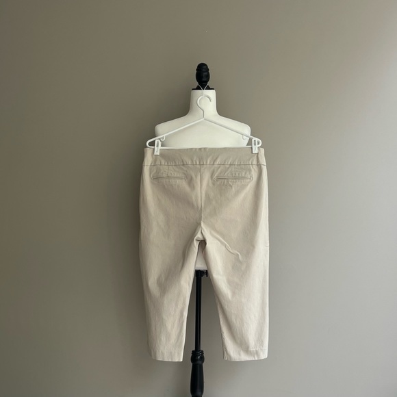 Reitmans light beige slip on capri pants - Picture 2 of 8